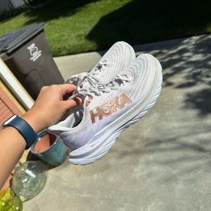 LIKE NEW HOKAS